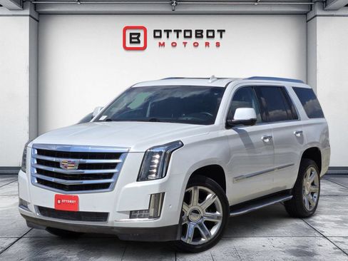 Used 2017 Cadillac Escalade Luxury RWD image 1