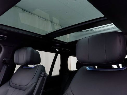 New 2025 Land Rover Range Rover Long Wheelbase Autobiography image 16