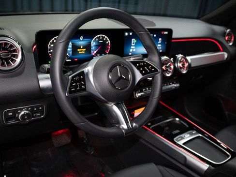 Used 2026 Mercedes-Benz GLB 250 4MATIC image 16