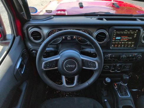 Used 2023 Jeep Gladiator Overland AWD/4WD image 16