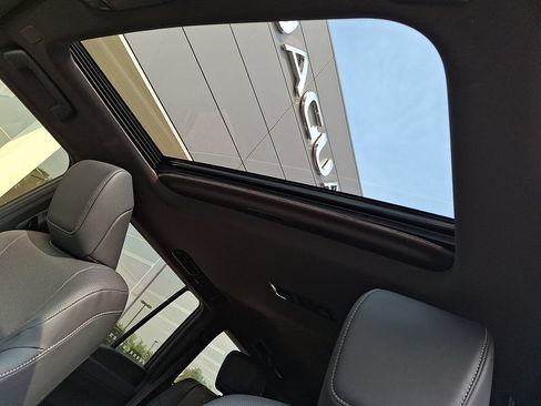 Used 2024 Lexus GX 550 w/ Accessory Package (Z1) AWD/4WD image 15