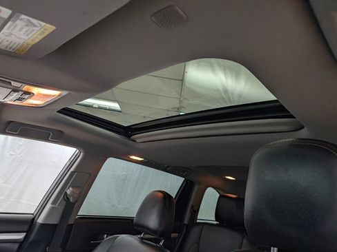 Used 2019 Toyota Highlander XLE AWD/4WD image 11