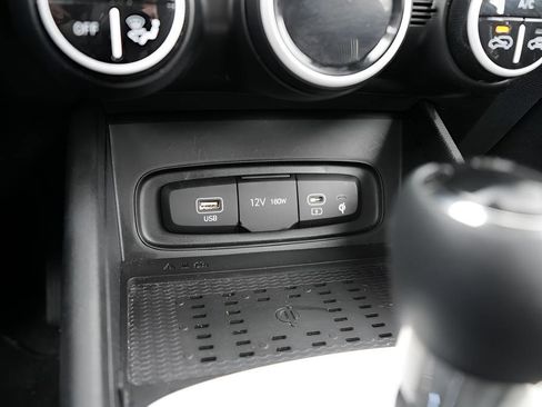 Certified 2023 Hyundai Venue Limited FWD image 29