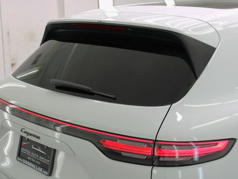 Used 2021 Porsche Cayenne image 19