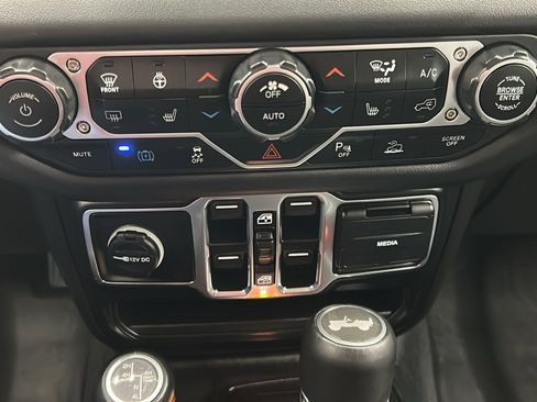 Used 2024 Jeep Wrangler High Altitude image 23