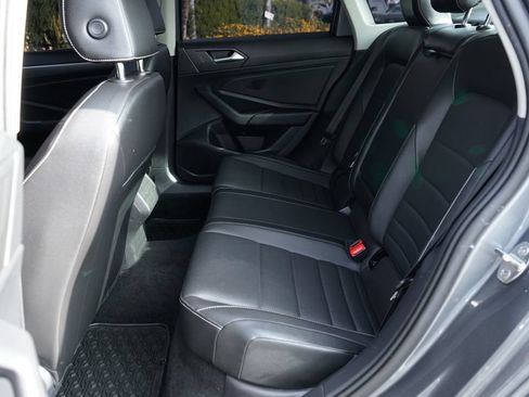 Used 2022 Volkswagen Jetta SE FWD image 35