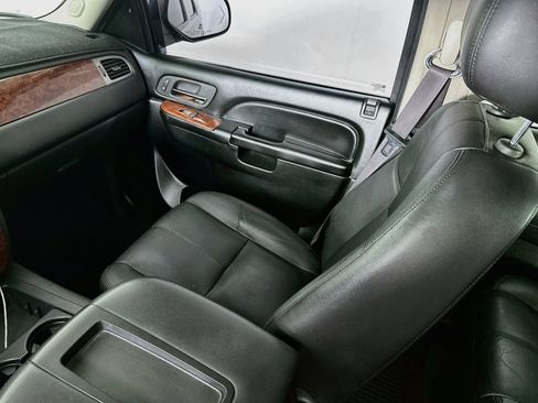 Used 2013 Chevrolet Tahoe LT w/ Luxury Package AWD/4WD image 25