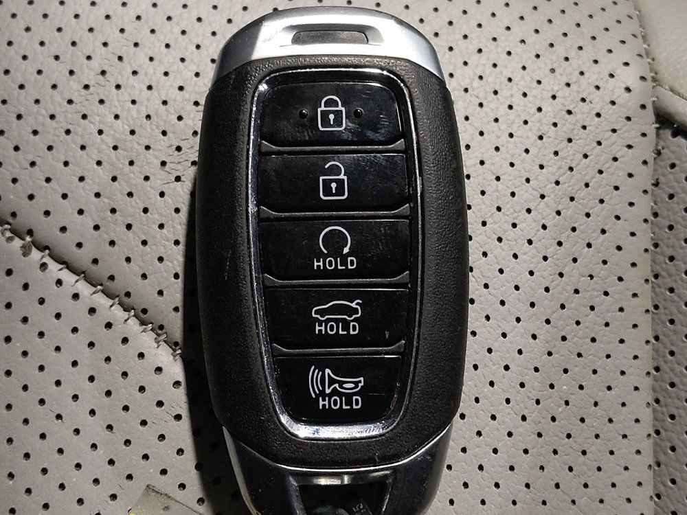 Used 2021 Hyundai Elantra Limited FWD image 32