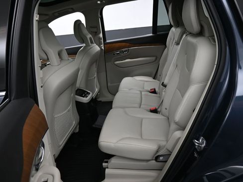 Used 2022 Volvo XC90 T8 Inscription Expression w/ Advanced Package AWD/4WD image 26