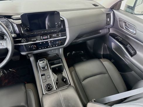 Certified 2023 Nissan Pathfinder SL w/ Black Appearance Package AWD/4WD image 26