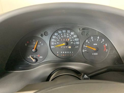 Used 2001 Chevrolet Lumina w/ Preferred Equipment Group FWD image 14
