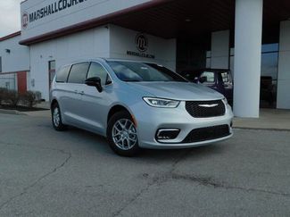 New 2026 Chrysler Pacifica Select video 1