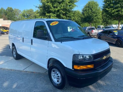 Used 2022 Chevrolet Express 2500 w/ Driver Convenience Package RWD image 4