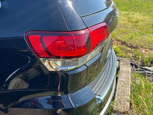 Used 2020 Jeep Grand Cherokee Limited image 9