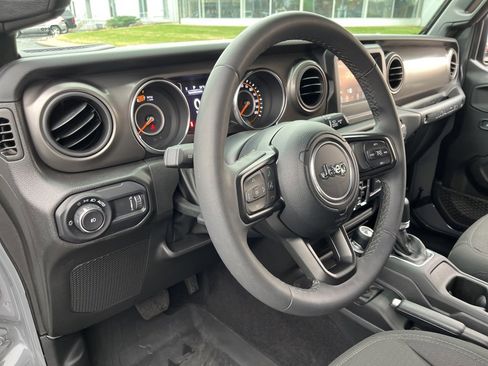 Used 2023 Jeep Wrangler Sport S image 28