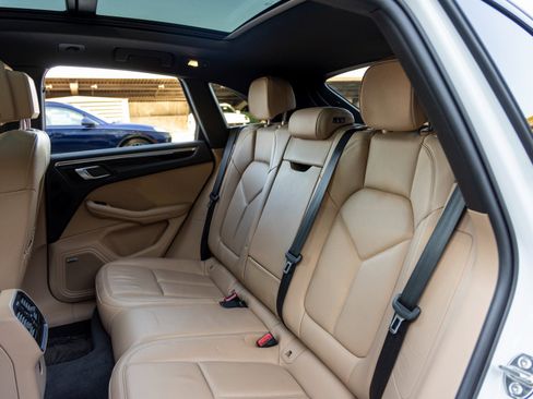 Certified 2023 Porsche Macan S image 42