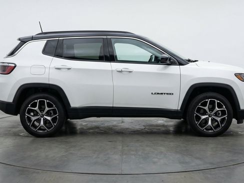 Used 2025 Jeep Compass Limited AWD/4WD image 11