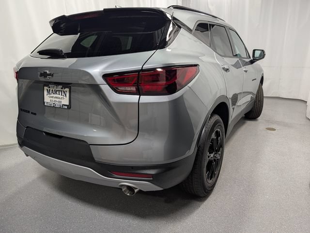 New 2026 Chevrolet Blazer LT w/ Midnight/Sport Edition AWD/4WD image 3