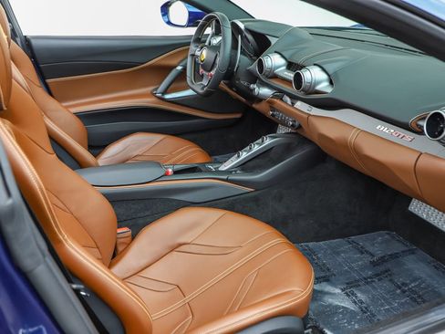 Used 2021 Ferrari 812 GTS RWD image 10