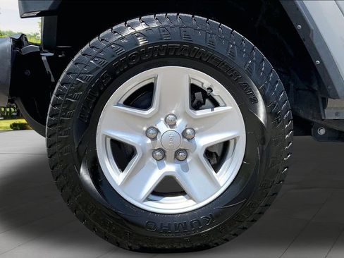 Used 2023 Jeep Gladiator Sport AWD/4WD image 32