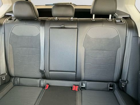 Certified 2025 Volkswagen Taos SE w/ Panoramic Sunroof Package image 13