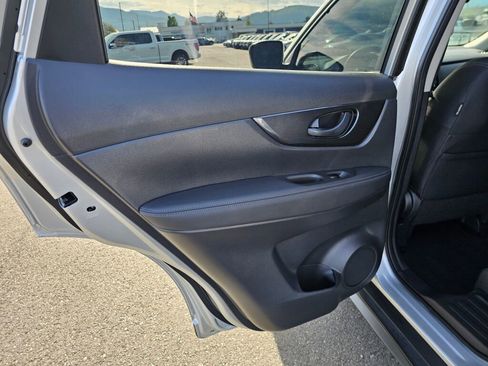 Used 2019 Nissan Rogue S AWD/4WD image 12