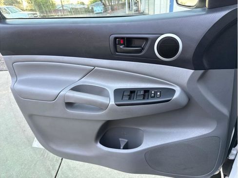 Used 2015 Toyota Tacoma PreRunner image 31