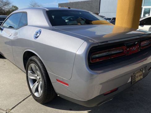 Used 2016 Dodge Challenger SXT image 10