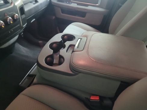 Used 2018 RAM 1500 Classic SLT AWD/4WD image 26