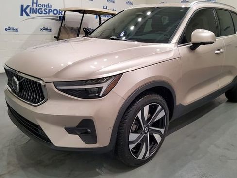 Used 2024 Volvo XC40 B5 Plus w/ Protection Package Premier AWD/4WD image 5