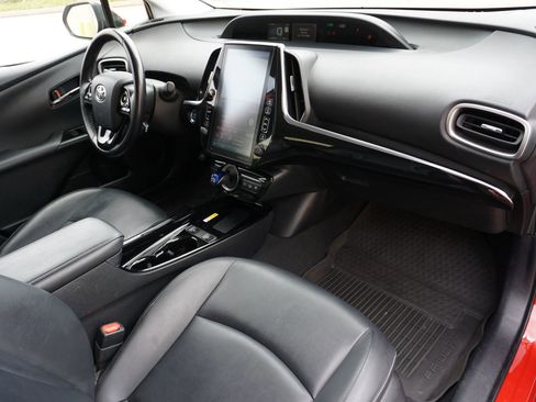 Used 2021 Toyota Prius Prime XLE FWD image 17