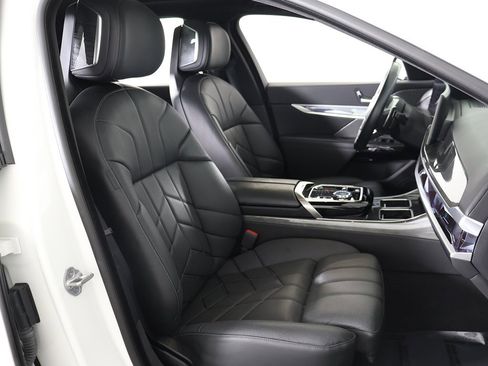 Used 2023 BMW 760i xDrive w/ Parking Assistance Package image 33