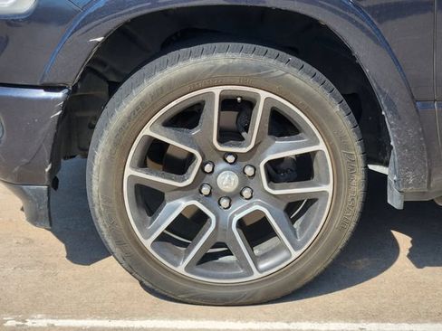 Used 2019 RAM 1500 Laramie AWD/4WD image 10