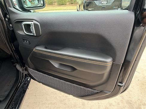 Used 2025 Jeep Wrangler Sahara w/ Safety Group image 18