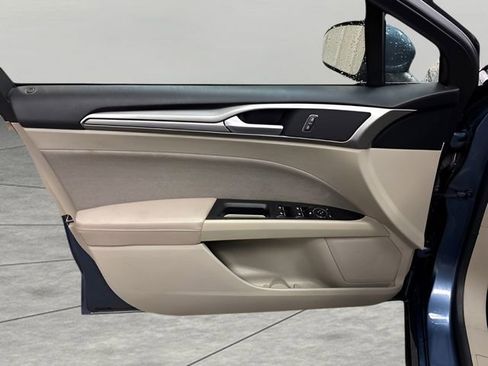 Used 2019 Ford Fusion SE image 10