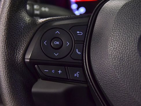 Used 2022 Toyota RAV4 XLE AWD/4WD image 19