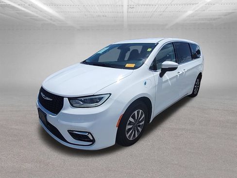 Used 2023 Chrysler Pacifica Touring-L FWD image 20