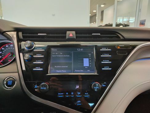 Used 2018 Toyota Camry XSE FWD image 23
