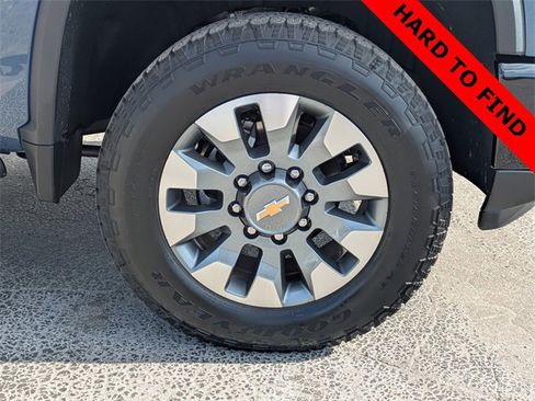 Certified 2025 Chevrolet Silverado 2500 Custom w/ Z71 Off-Road Package image 14