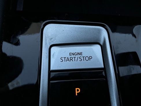 Used 2025 Volkswagen Atlas SE image 26