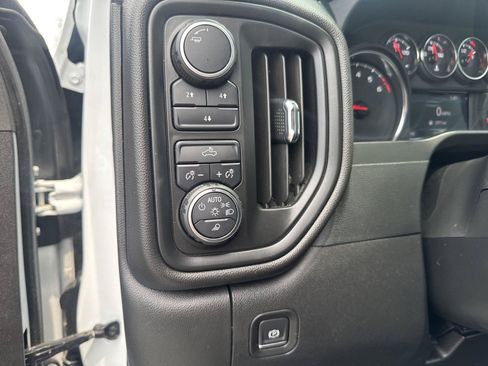 Used 2022 Chevrolet Silverado 2500 Custom w/ Custom Value Package AWD/4WD image 19