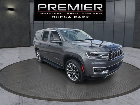 Used 2024 Jeep Wagoneer Series II w/ Premium Group I RWD image 2