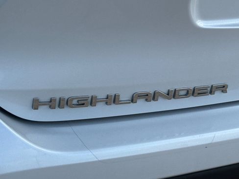 Certified 2023 Toyota Highlander LE image 33