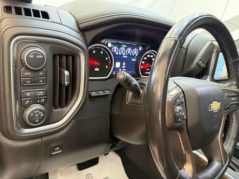 Used 2022 Chevrolet Silverado 3500 High Country w/ Technology Package image 12