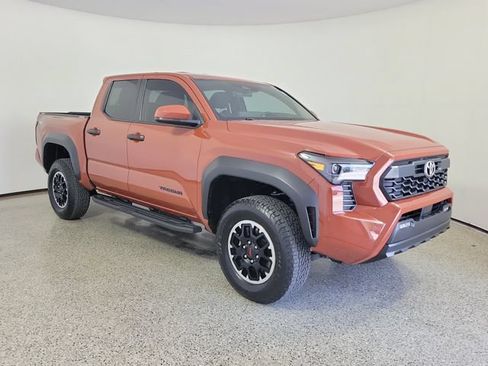 Used 2025 Toyota Tacoma TRD Off-Road AWD/4WD image 4