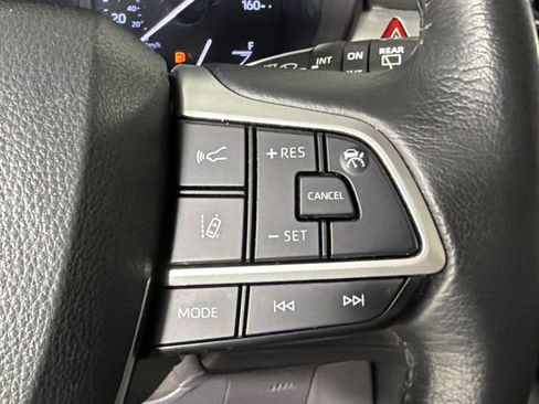 Used 2022 Toyota Sienna XLE FWD image 25