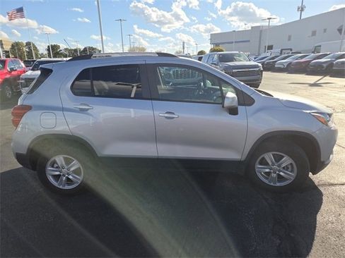 Used 2022 Chevrolet Trax LT w/ LT Convenience Package image 10