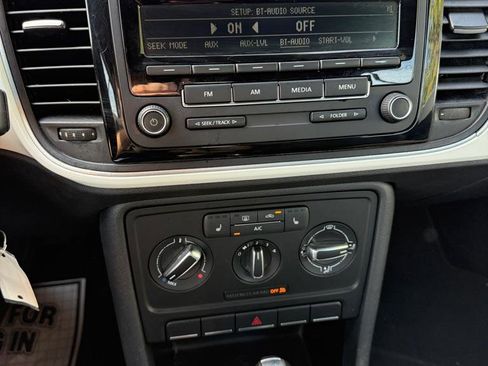 Used 2015 Volkswagen Beetle 1.8T image 21