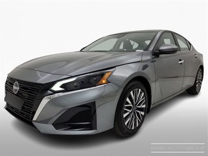Used 2023 Nissan Altima 2.5 SV w/ SV Premium Package