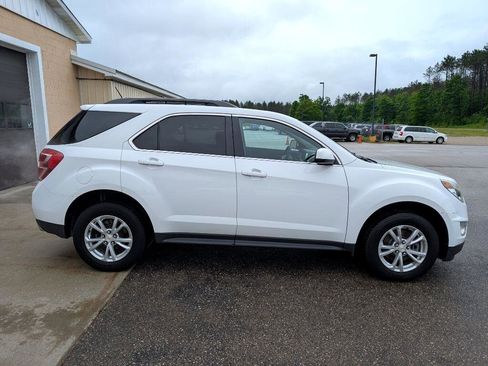 Used 2017 Chevrolet Equinox LT w/ Convenience Package image 4